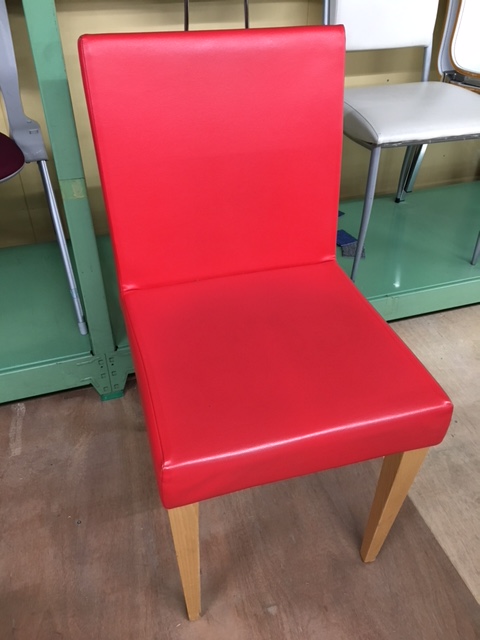 赤椅子１