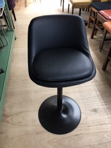 黒椅子１