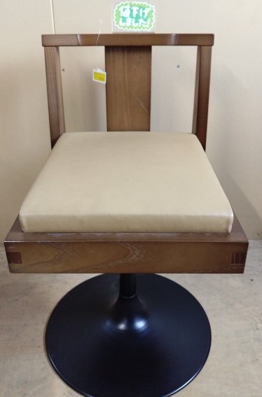 回転式椅子　（I-21）