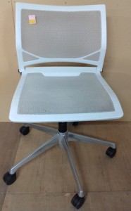 事務椅子（J-8/4）