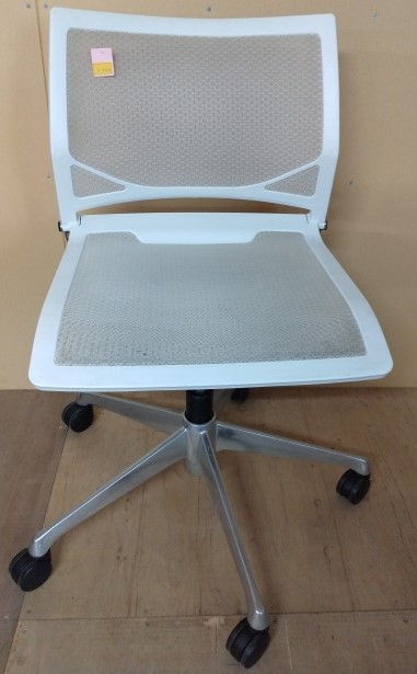 事務椅子（J-8/4）