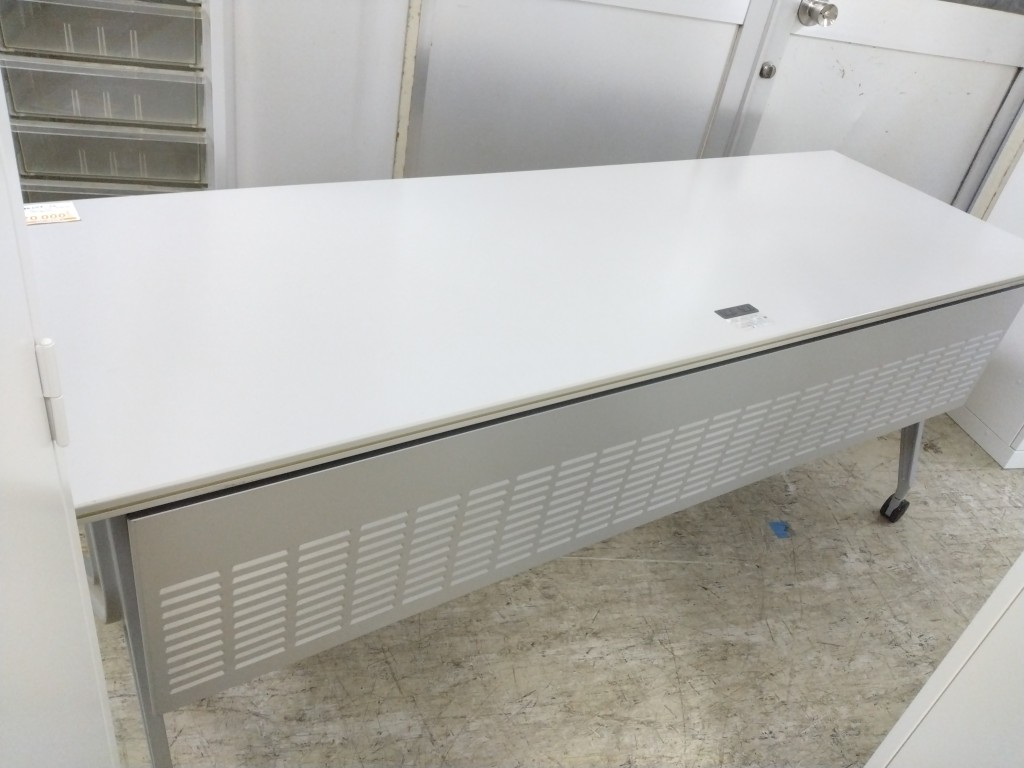 【内田洋行】 電源付き跳ね上げテーブル（TB-9/4）