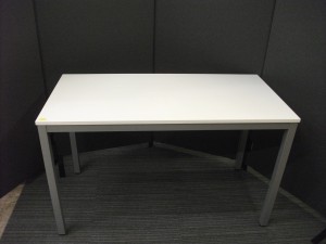 【オフィスコム】ミーティングテーブル