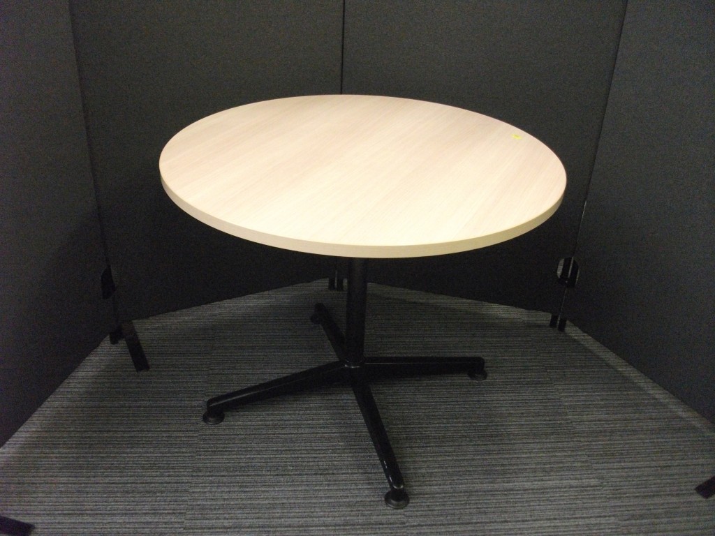 【コクヨ】丸テーブル（TB-21）