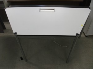 【USM　ハラー】台形テーブル（TB-36）