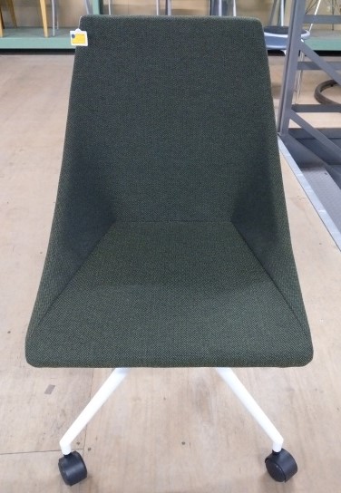 キャスターチェア（J-24/6）