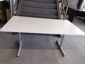 LION ミーティングテーブル