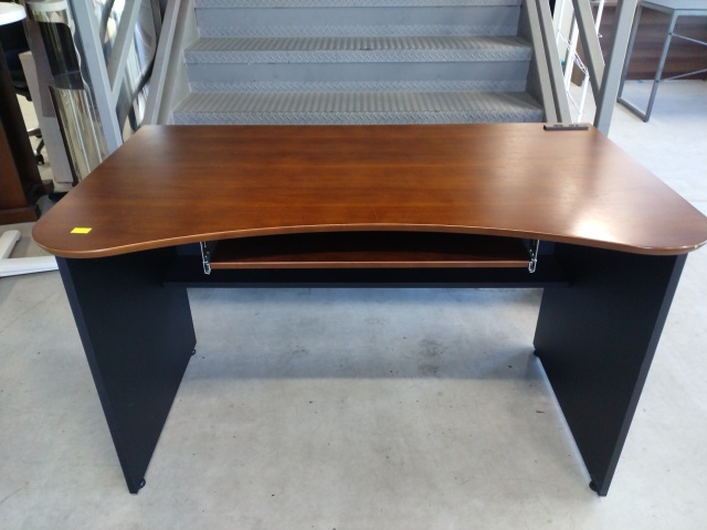 【ニトリ】 パソコンデスク（TB-29）