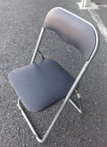 折りたたみ椅子（I-82/19）