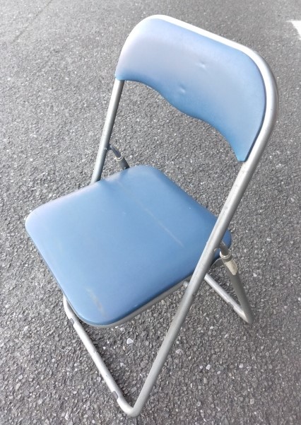 折りたたみ椅子（I-83）