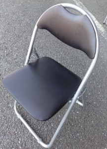 折りたたみ椅子（I-85）