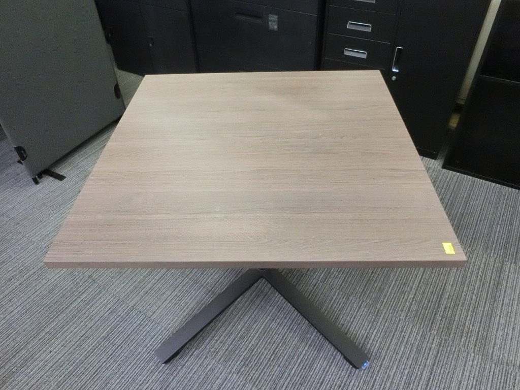 【コクヨ】ミーティングテーブル（TB-67/4）