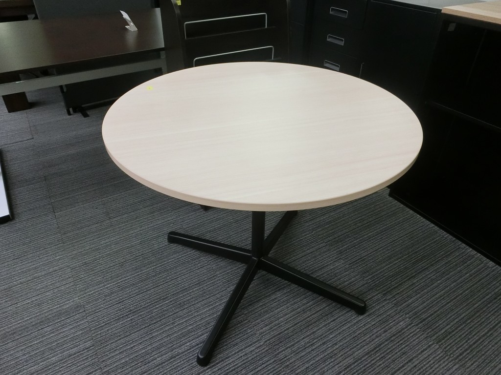 【内田洋行】丸テーブル（TB-68）