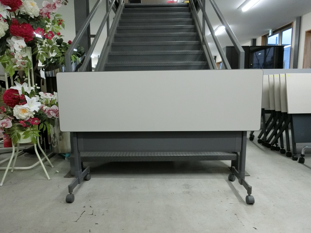 【コクヨ】スタックテーブル　KTT-S602F1（TB-77/3）幕板有